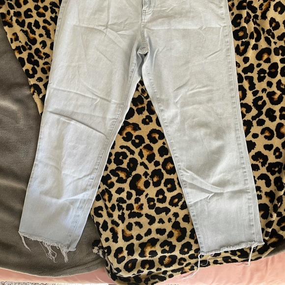 Mom Jeans - Picture 3 of 3